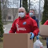 Волонтеры передали врачам Коммунарки и Видного маски, воду и продукты