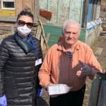 В Холмске волонтеры  привозят пенсионерам лекарства