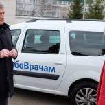 Кировским медучреждениям переданы два автомобиля