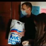 Волонтеры Березовского района помогли пожилым людям в уборке снега