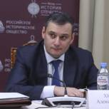 Александр Хинштейн: "Увековечить память всех Героев РФ необходимо к 2022 году"