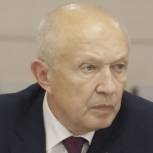 Виктор Бабурин призвал депутатов-однопартийцев помочь детям компьютерной техникой для дистанционного обучения