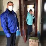 Волонтеры Сургута продолжают развозить продукты нуждающимся горожанам