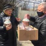 Жителям Курского района передали пасхальные куличи
