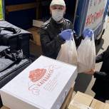Овощи для медиков, сладости школьникам и мясо ветеранам: благотворители по всей стране собирают продуктовые наборы нуждающимся