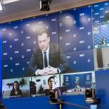 Дмитрий Медведев оценил идею поддержки НКО через изменения правил пожертвований со стороны бизнеса