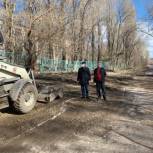 Партийцы и общественники продолжают следить за ремонтом тротуаров в Саратове