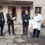 Спасские волонтеры передали медикам средства защиты 