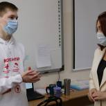 Кувшинова помогла доставить продукты пожилой жительнице Барнаула