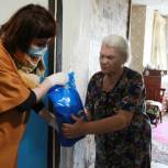 Месяц борьбы с пандемией: Волонтеры помогли десяткам тысяч россиян