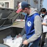 Волонтеры продолжают передачу продуктовых наборов