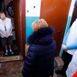 Месяц борьбы с пандемией: Волонтеры помогли десяткам тысяч россиян