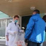 Медикам в Чебоксарах передали 35 телефонов для работы в условиях пандемии