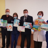 Дети из социально-реабилитационного центра "Надежда" в Чите поддержали флешмоб "Спасибо врачам"