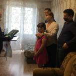 В Ульяновске детям из нуждающихся семей передали планшеты для учебы из дома