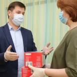 Участники предварительного голосования «Единой России» оказывают помощь людям в период пандемии коронавируса