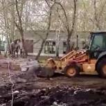 В Новосибирской области снесли памятник, чтобы поставить новый ко Дню Победы