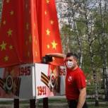 Барнаульский депутат провел одиночный субботник в сквере «40 лет Великой Победы»