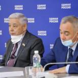 Соцработники, врачи скорой помощи и волонтеры в регионах получат миллион медицинских масок