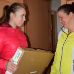 Грибановским школьницам подарили компьютеры для дистанционного обучения