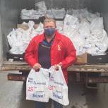 Депутат – единоросс передал Волонтерскому центру продукты для одиноких пенсионеров