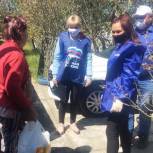 Волонтеры оказывают помощь