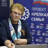 Ольга Окунева в прямом эфире рассказала о новых мерах поддержки семей и ответила на вопросы смолян
