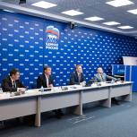 Соцработники, врачи скорой помощи и волонтеры в регионах получат миллион медицинских масок