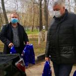 Тарас Ефимов передал маме четверых детей продуктовый набор