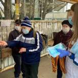 Волонтеры обеспечивают дачников в Пензе медицинскими масками