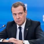 Дмитрий Медведев поздравил профсоюзы с Первомаем