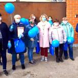 Волонтеры Тюменского района поддержали социальных работников