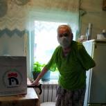 Накануне 75-летия Победы активисты поздравляют ветеранов с праздником