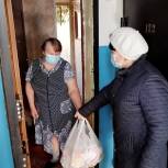 Тобольские волонтеры помогают пожилым горожанам