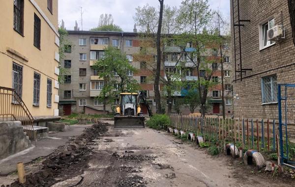В Коминтерновском районе выполняется благоустройство дворовых территорий