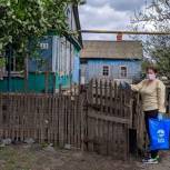 Волонтеры продолжают доставлять продукты пенсионерам