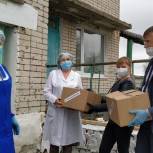 Партийцы доставили продуктовые наборы медикам Козьмодемьянской больницы 