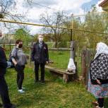 Аркадий Фомин и Екатерина Бурлакова поздравили ветеранов с наступающим Днем Победы
