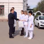 Ивановским врачам вручают продуктовые наборы 