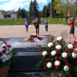 Партийцы многих городов возложили цветы от имени уральских ветеранов (ФОТО, ВИДЕО)