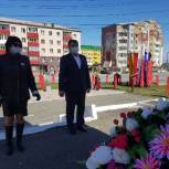 Невельские  партийцы присоединились к праздничной  акции «Цветы Победы»