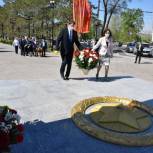 Оренбуржцы возложили цветы к мемориалам павших солдат Великой Отечественной войны