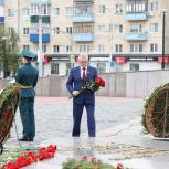 Губернатор возложил цветы к Монументу воинской и трудовой славы пензенцев