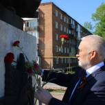 Партийцы возложили «Цветы Победы» от имени ветеранов
