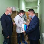 Игорь Розинов передал областной больнице расходные медицинские материалы