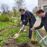 В Костроме партийцы приняли участие в Международной акции «Сад памяти»