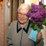 Символ Победы – букеты ароматной сирени вручили ветеранам на Колыме