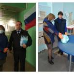 В Дно полицейским и сотрудникам почты передали 400  медицинских масок