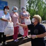 Медики края продолжают получать продуктовые наборы от партии "Единая Россия"