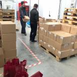 Роман Гольдман передал продуктовые наборы в районы своего избирательного округа